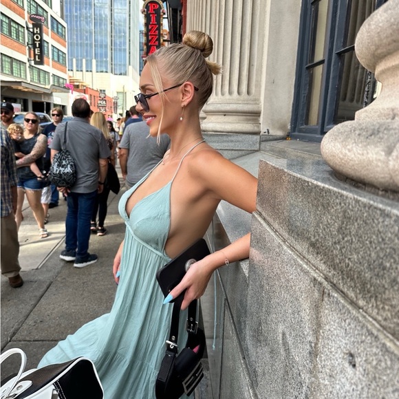 Meet Your Posher - Picture 5 of 6